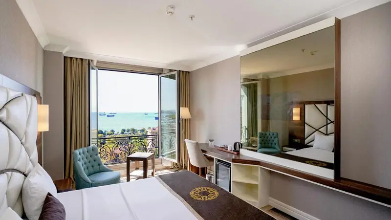 The Grand Mira Hotel