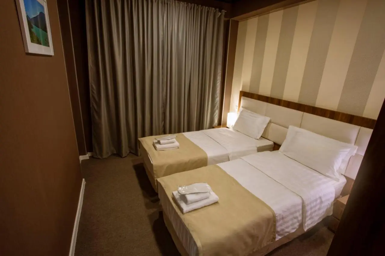 Apart Hotel West
