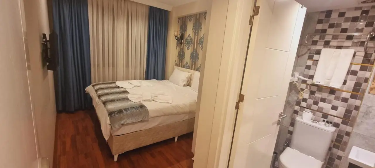 By Historial Hotel Due