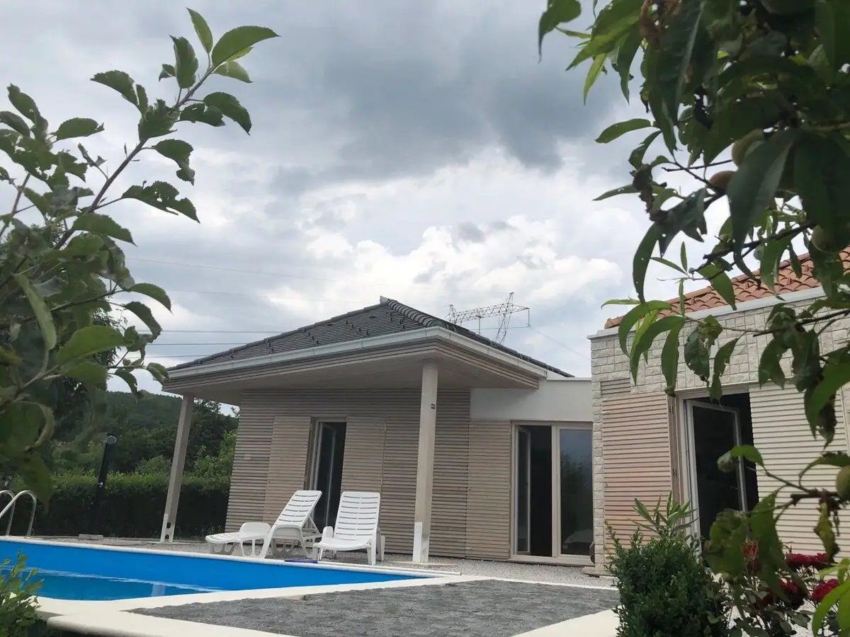 Woodrock Villa