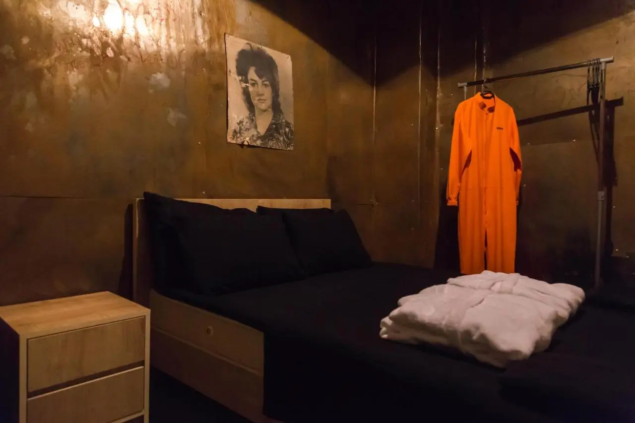 ALCATRAZ JAIL-HOSTEL