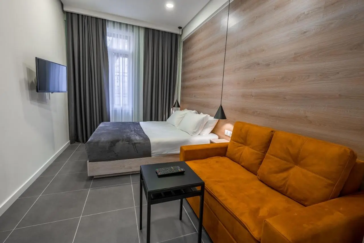 8 Rooms Apartotel On Meidan