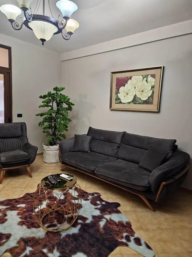 Elly Apartment