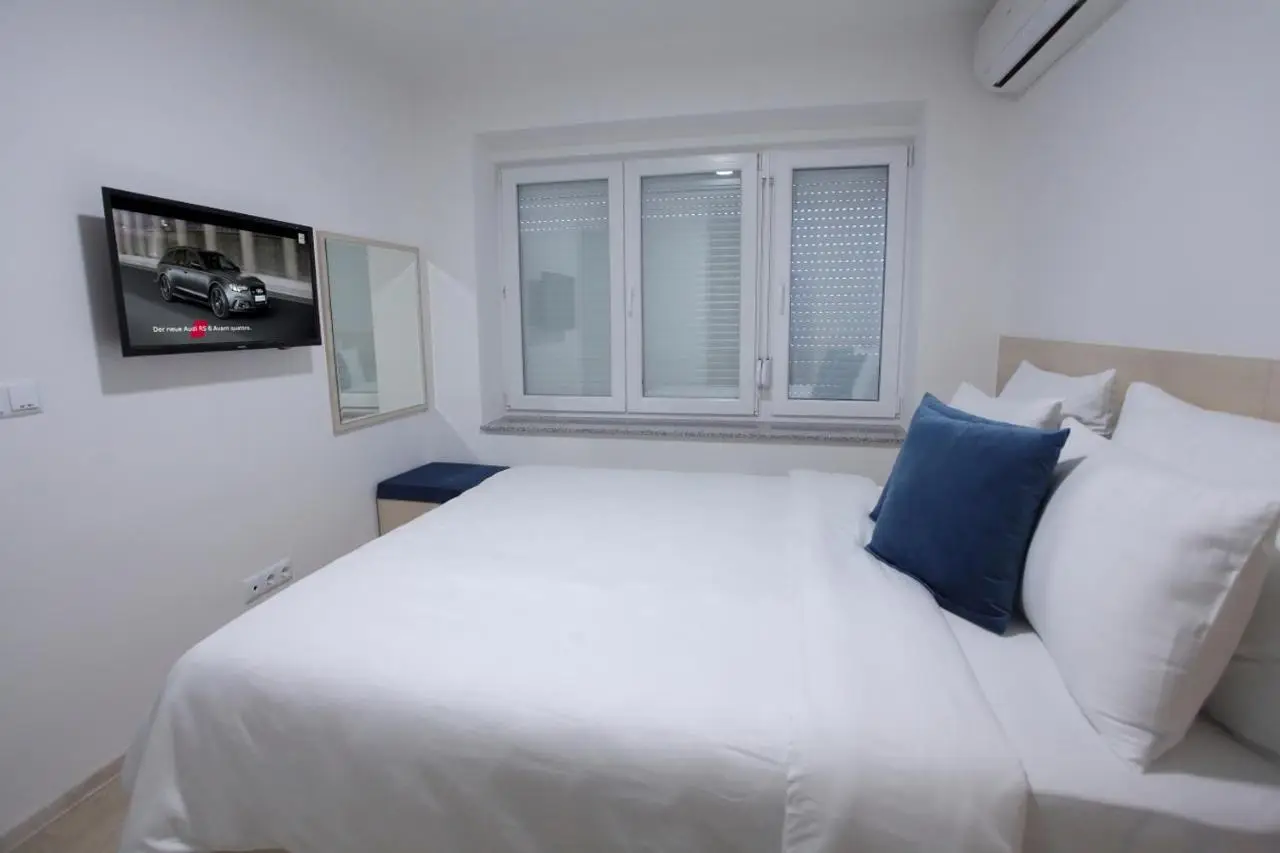 Deluxe Bellevue Apartments
