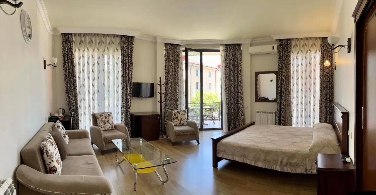 Eiffel Hotel