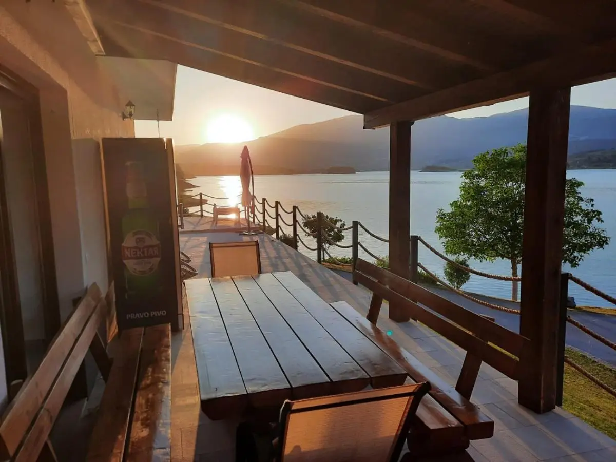 Oaza mira - Apartment with Lake View & Private Pool