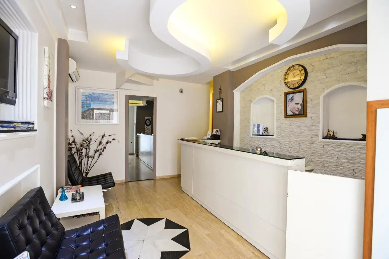 Retropera Hotel