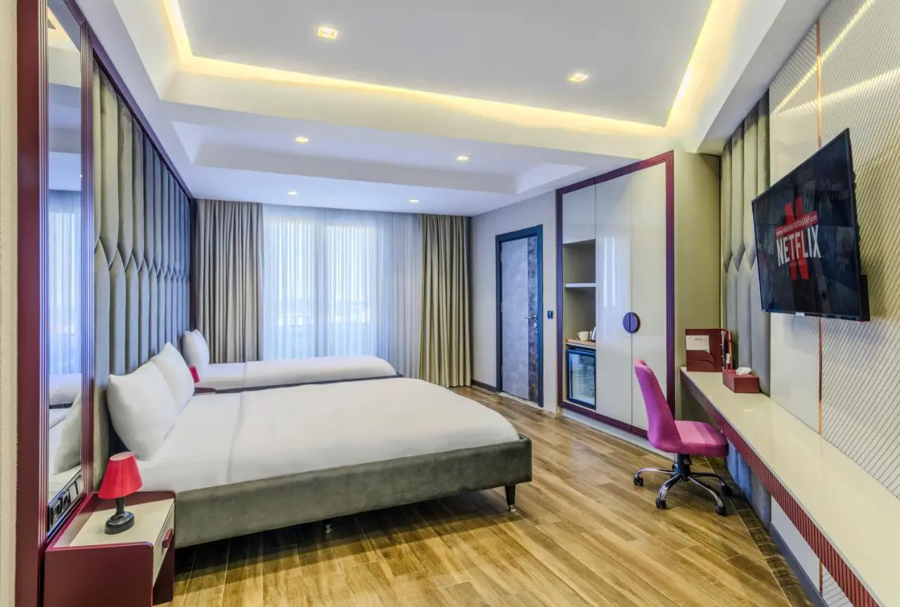 Heaven Premium Hotel Restaurant & Airport Shuttle