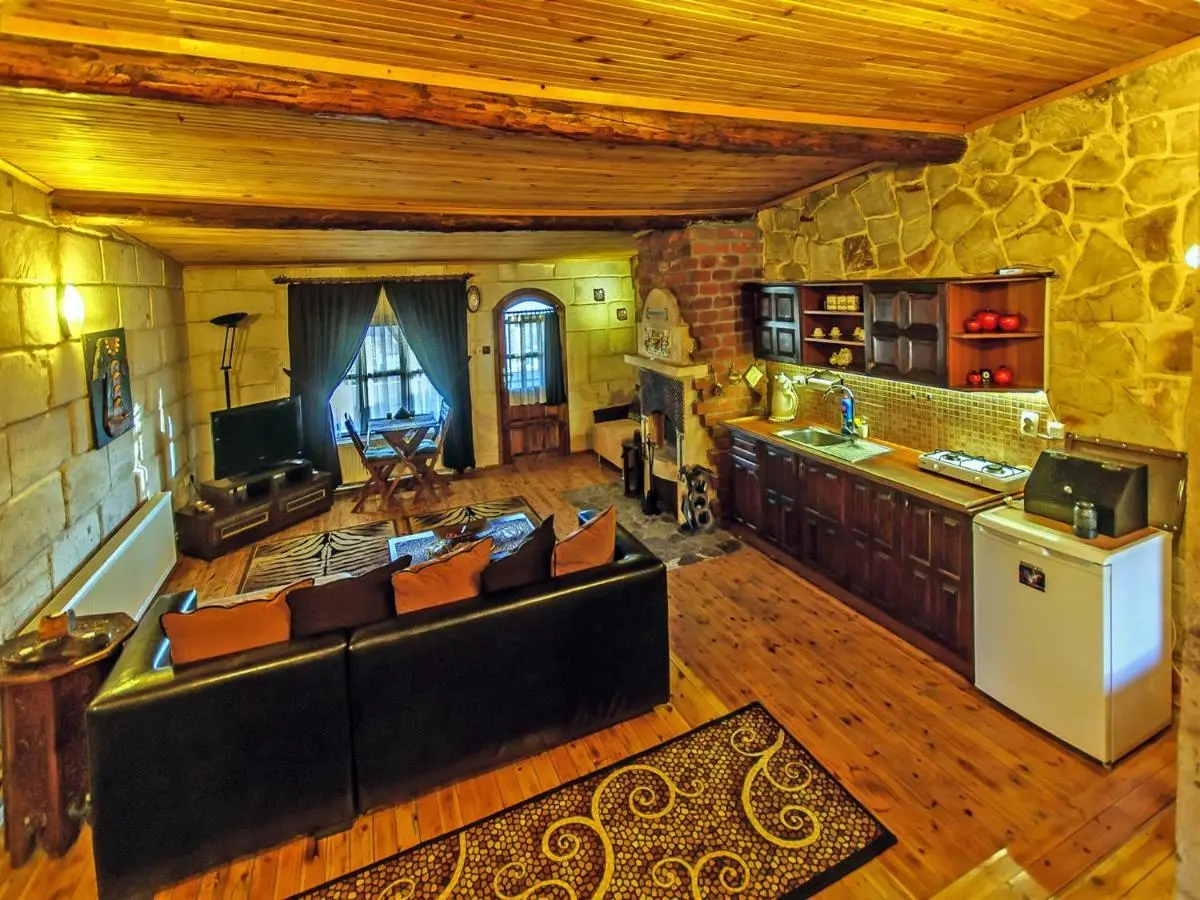 Adanos Konuk Evi