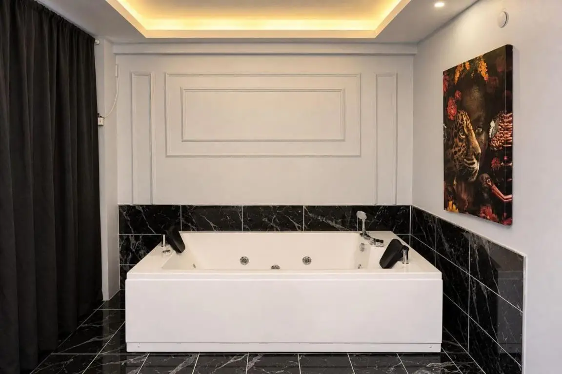 Ruby Hotel