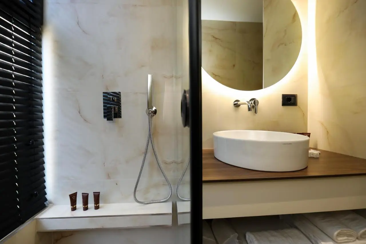 Hotel Adore