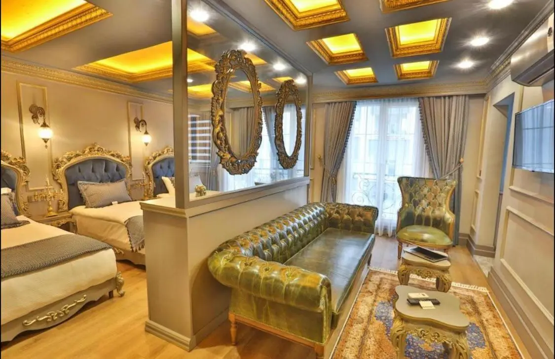 REAL KiNG SUiTE