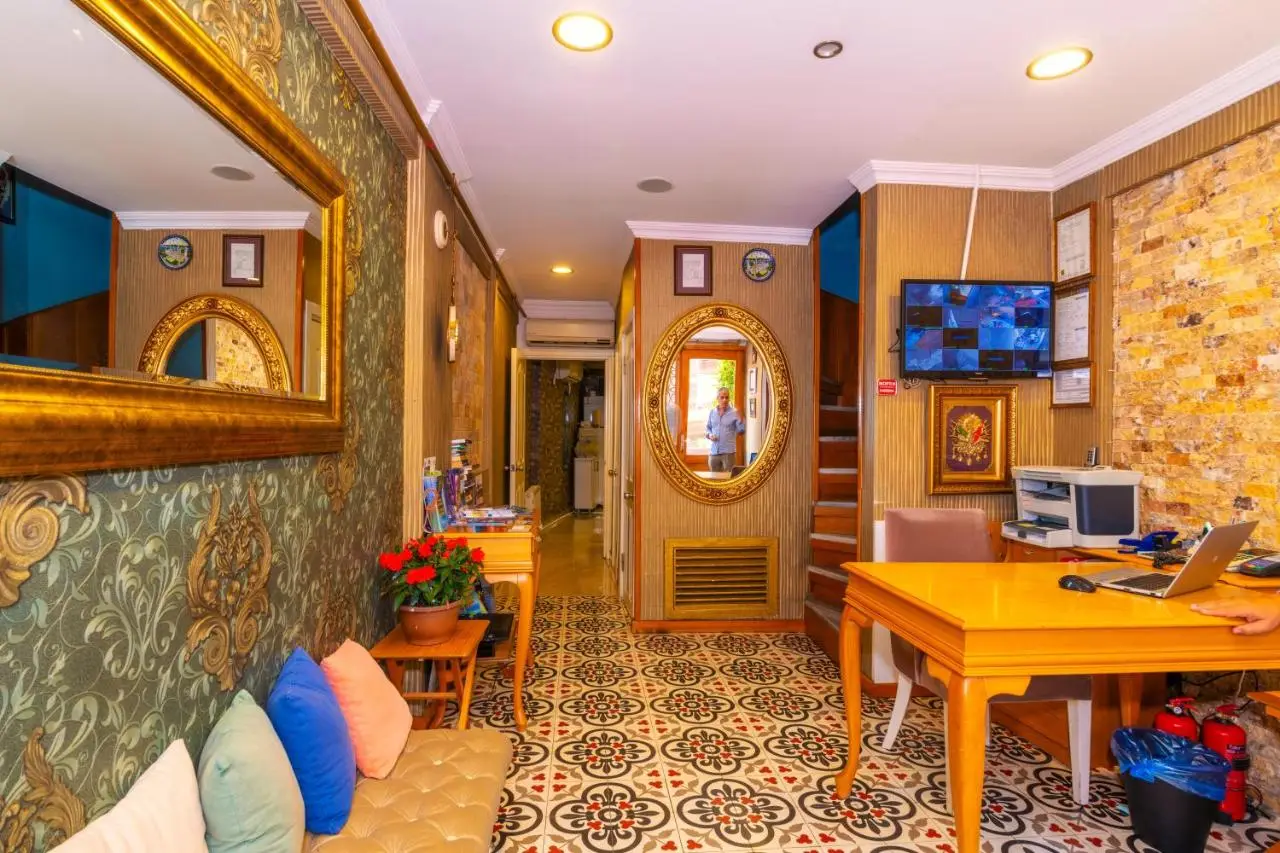 Walnut Shell Hotel