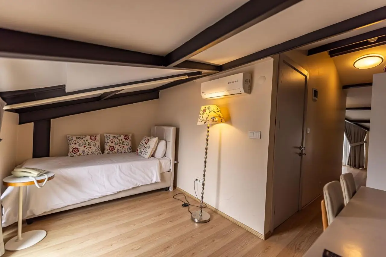 Calanthe Residence