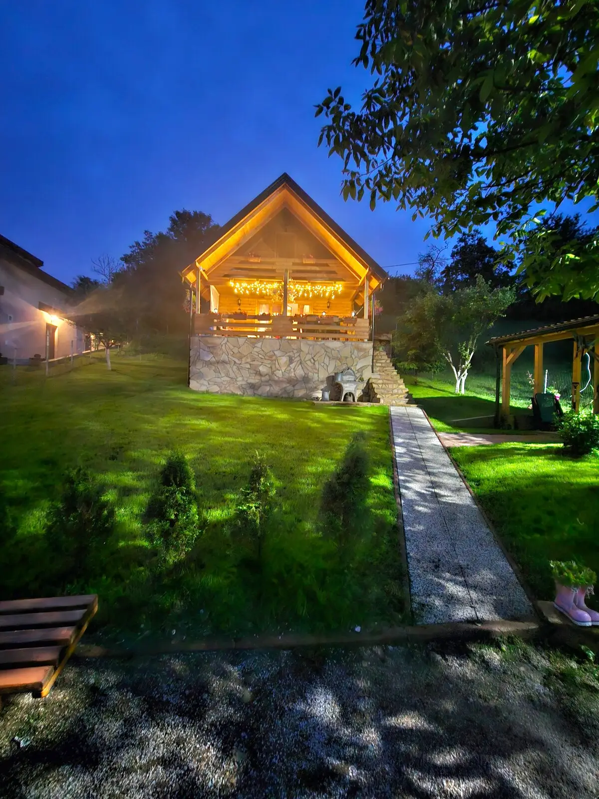 BURKE Log Cabin