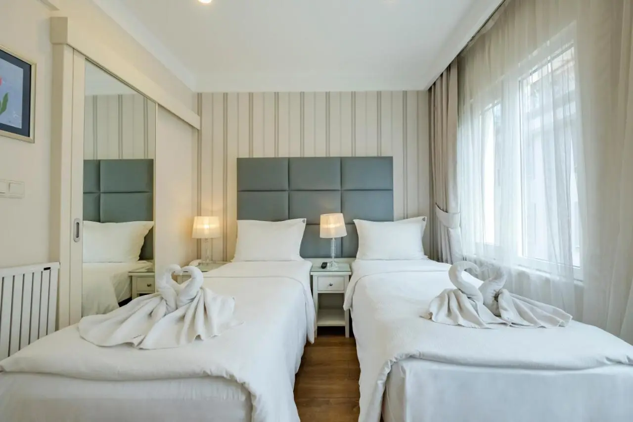Ten Rooms Istanbul Hotel