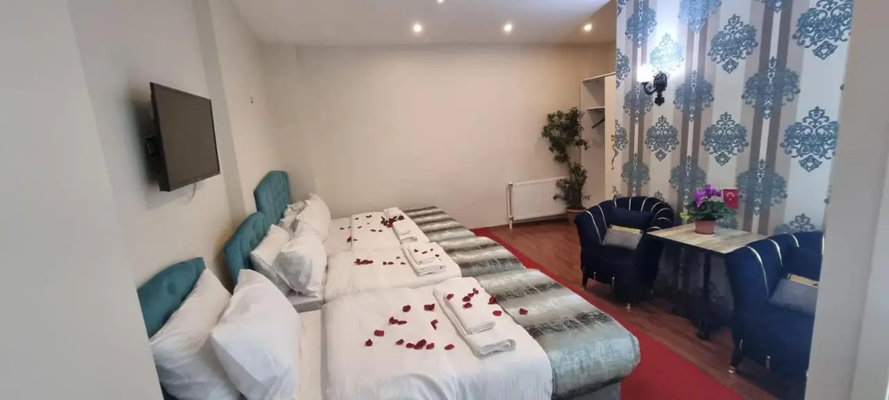 By Historial Hotel Due
