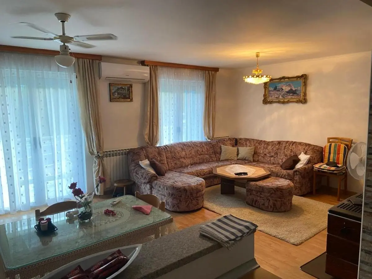 Idas Guesthouse - Kuća na jezeru - Haus am See - Privatunterkunft - Čelebići kod Konjica