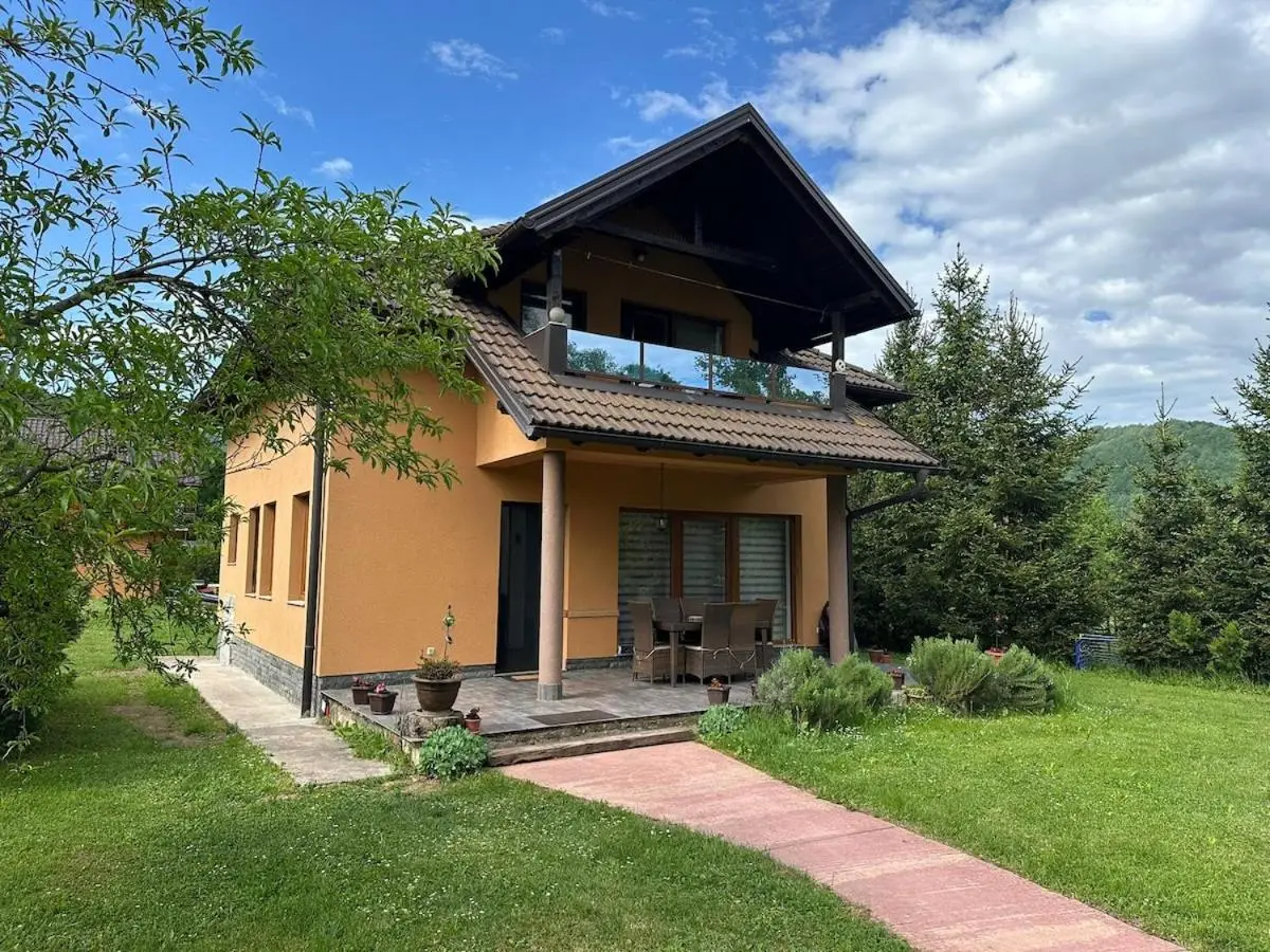 Cottage on Una