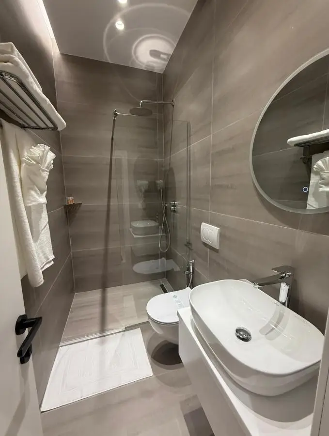 4 Rooms Tirana