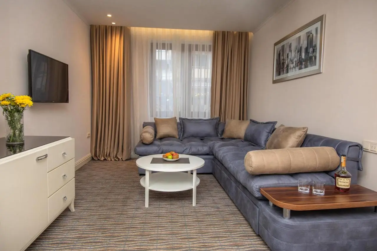 City Avenue Hotel