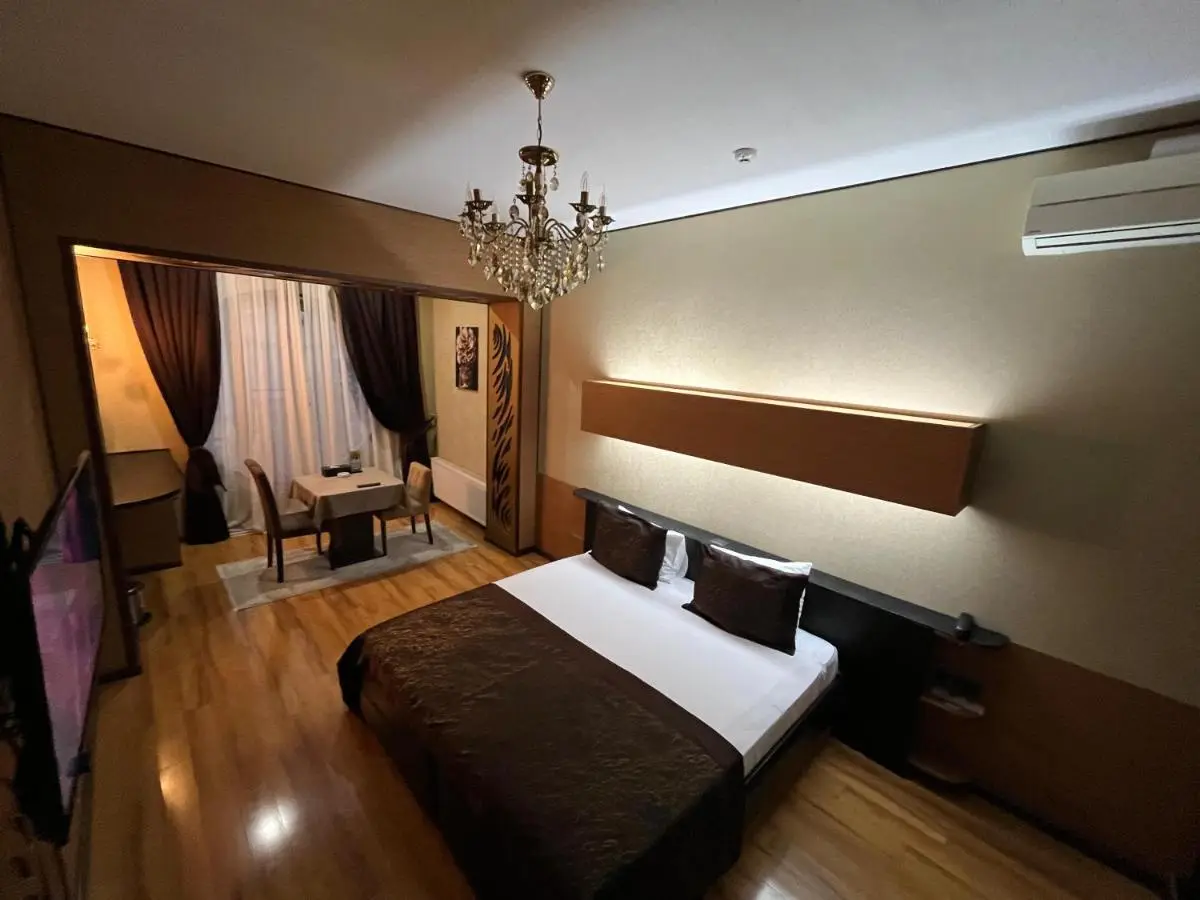 Bayil Breeze Hotel & Restaurant