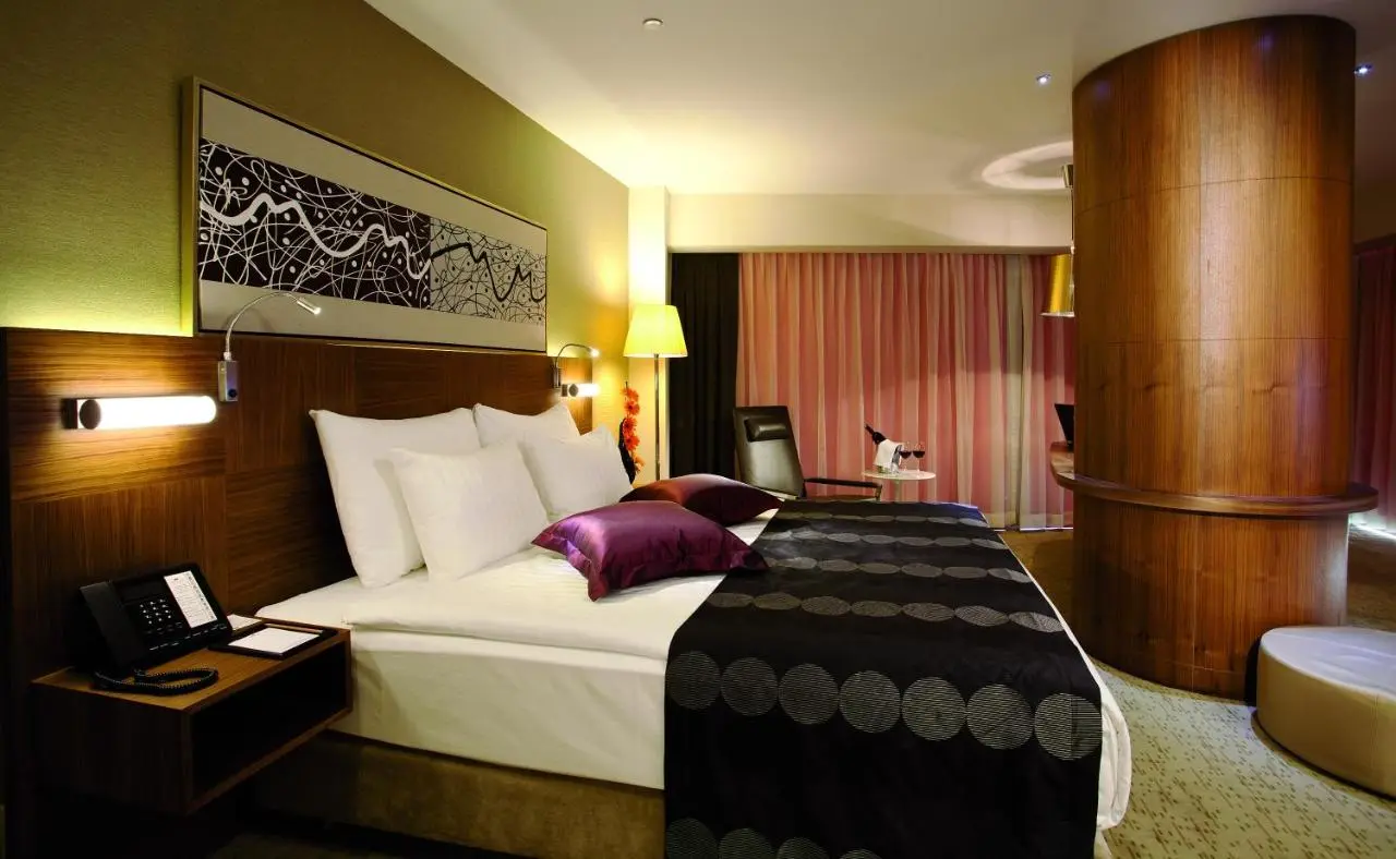 Crowne Plaza Istanbul Harbiye by IHG