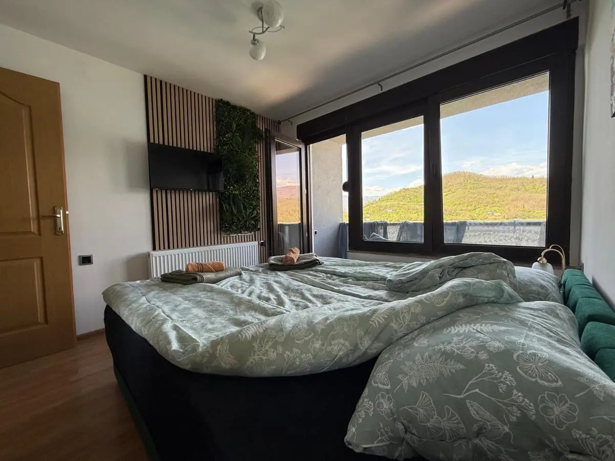 'Miris Ljeta' Cozy Lakefront Holiday Home