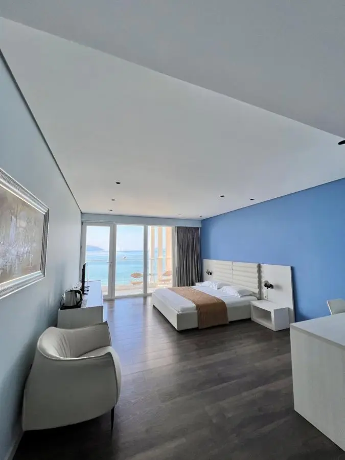 Maxi Room