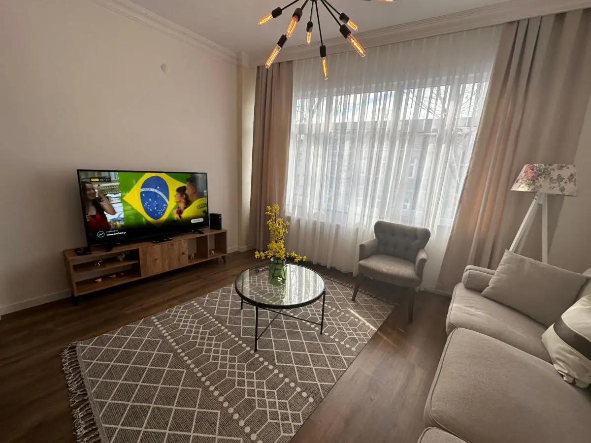 Center of city in Beşiktaş 2 plus 1 with 2 Bathroom and 3 Air Conditioner