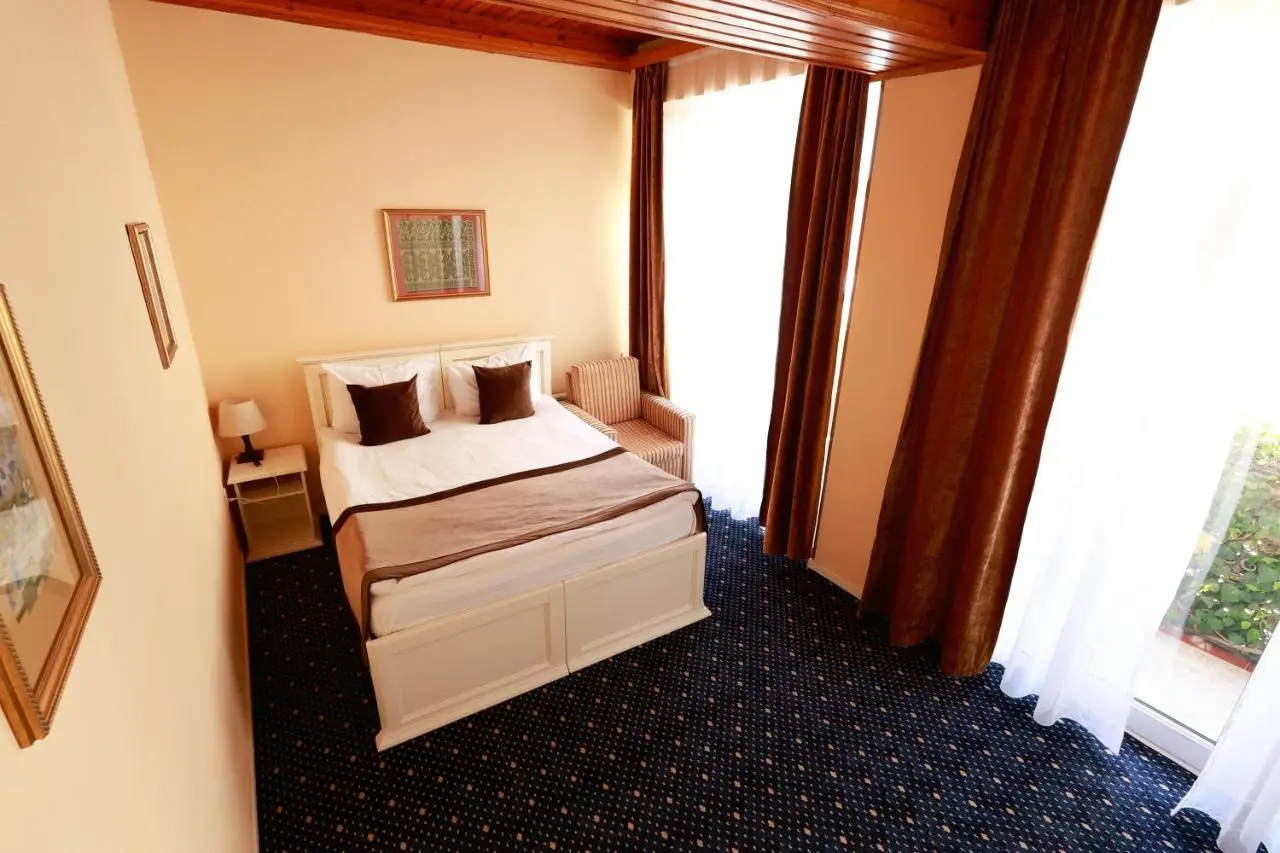 East Legend Hotel