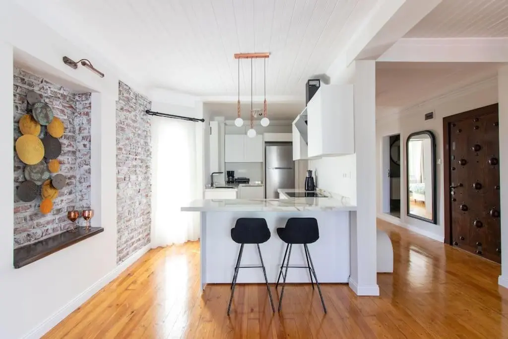 Historic 2BR Gem in Downtown Sisli AC in All Rooms