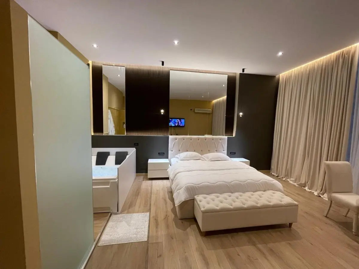 Luxury Jacuzzi Suite- Astir,Tirana