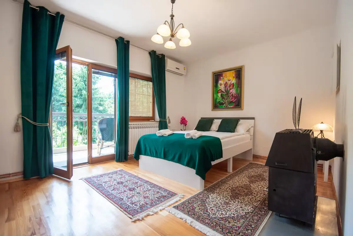 6BDR Holiday Nest - Green Aris