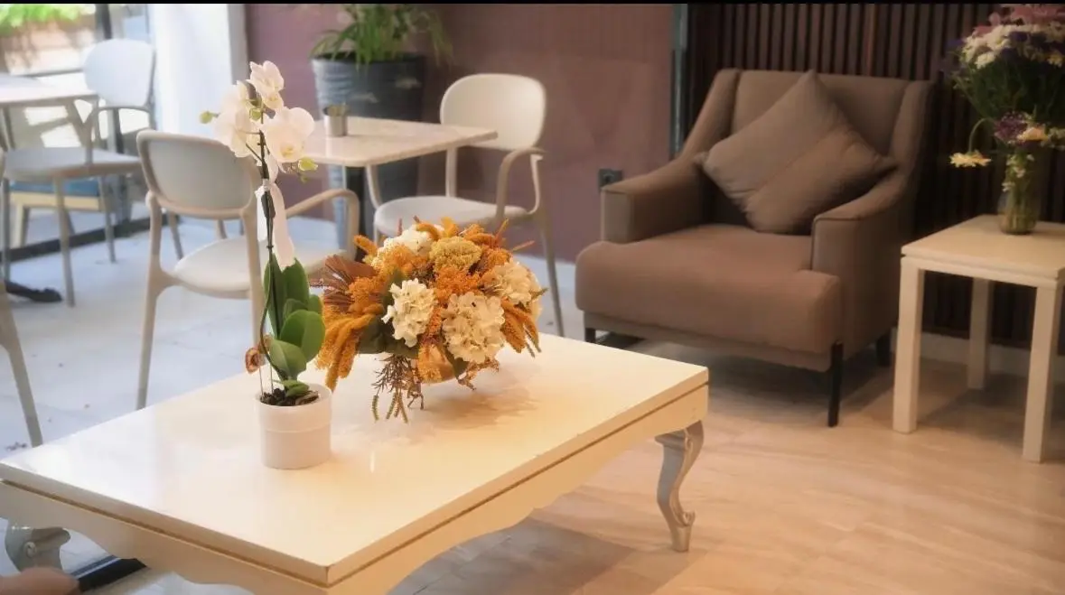 Nevv City Hotel