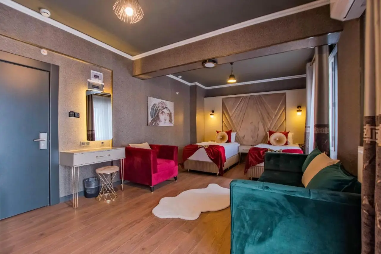 MOONDAY HOTEL