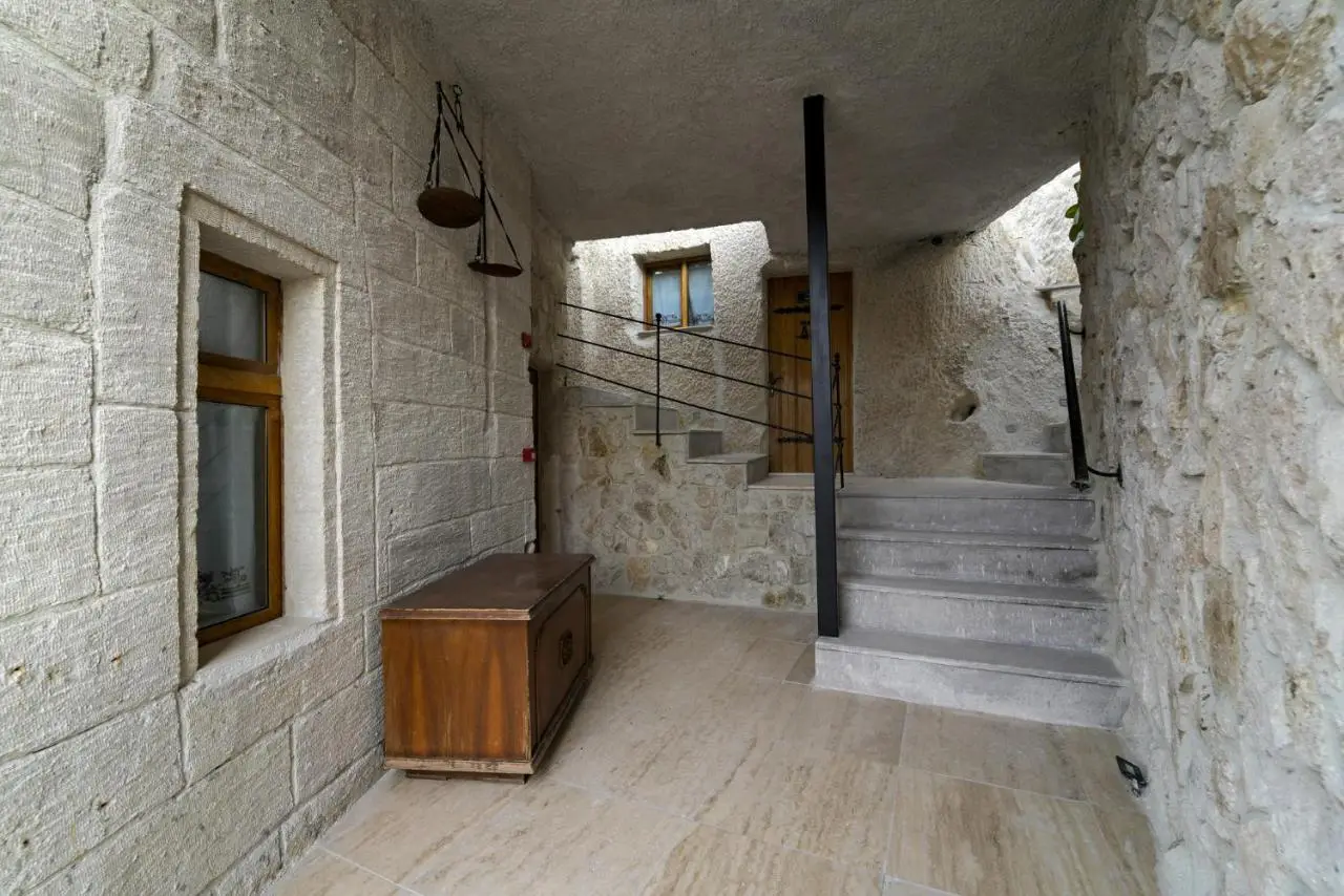 My Cave Suites