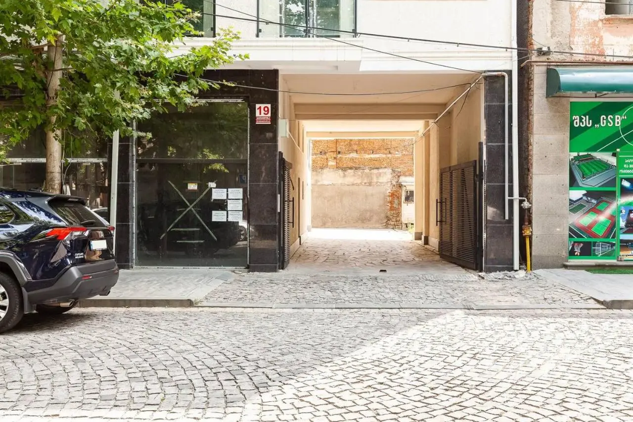Veli group Apartment near White Bridge °