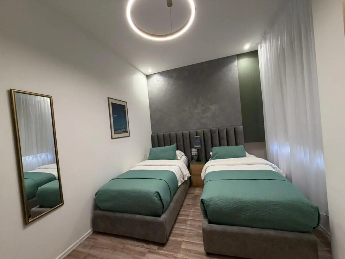 Peaky Hotel