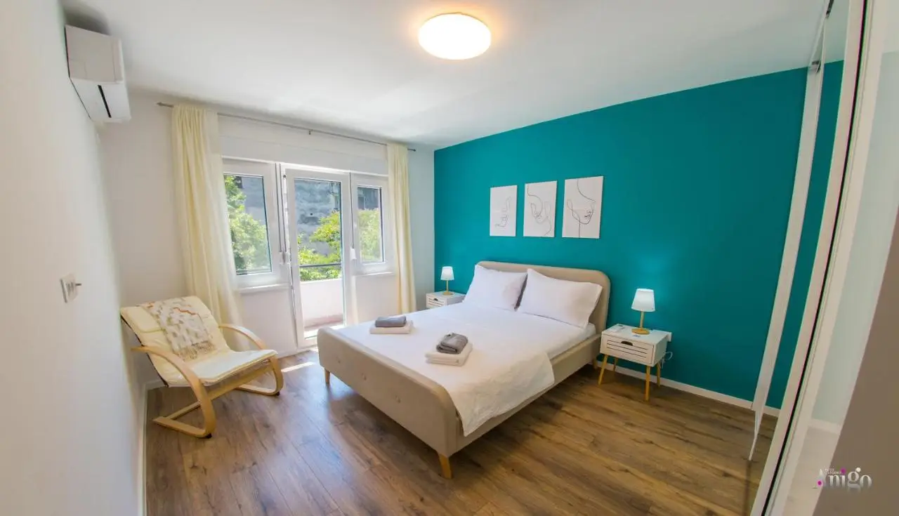 Apartment Dreaming In Color