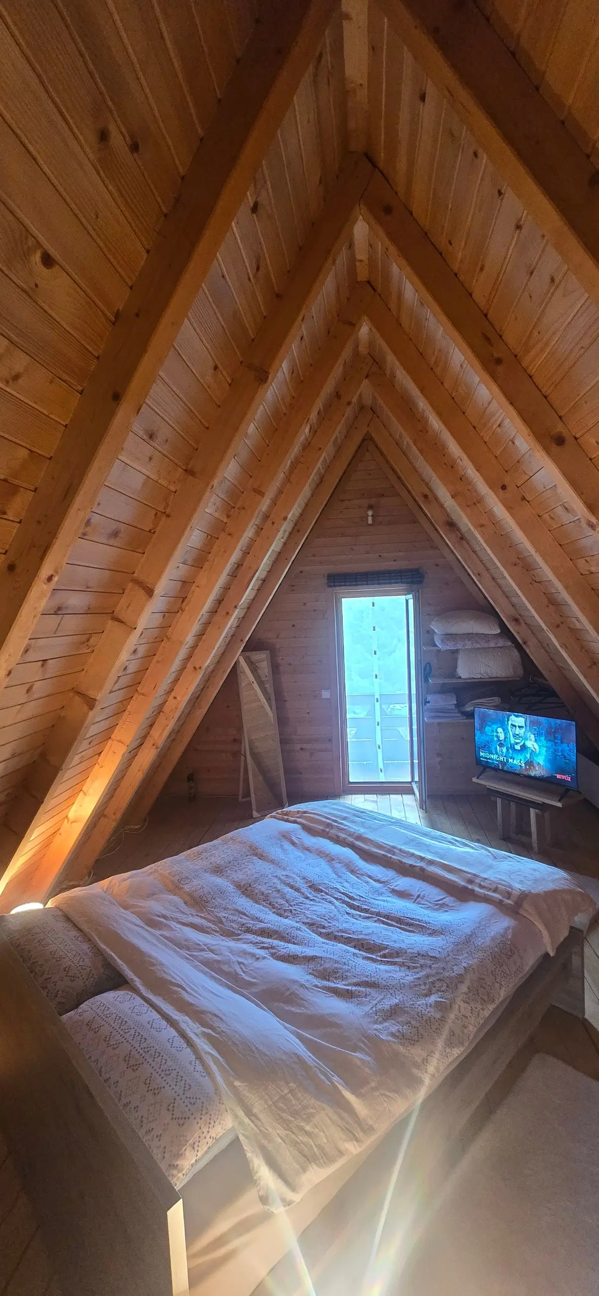 Cozy Forest Hut near Sarajevo with outdoor hot tub