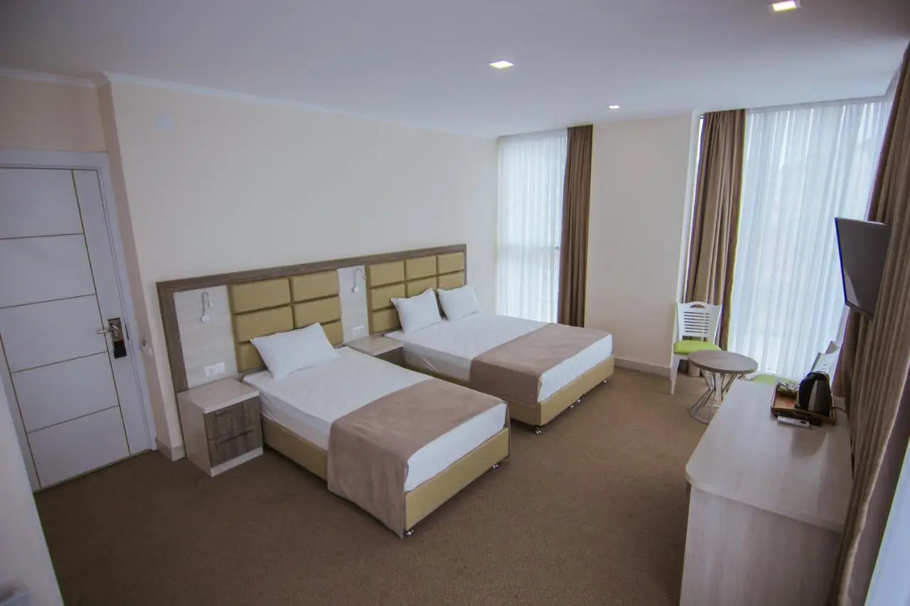 Hotel Green Glass