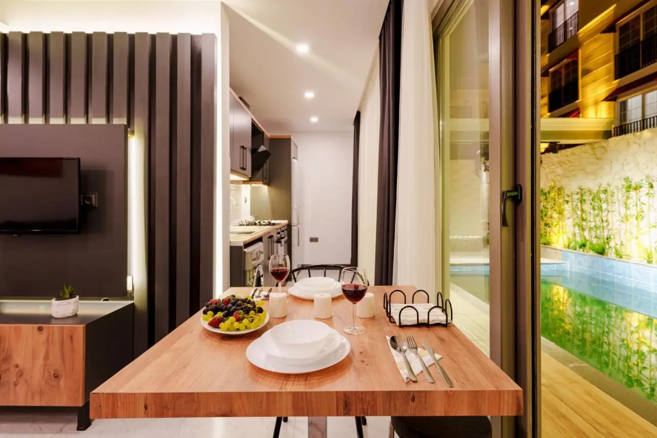 Mrt Suites Lara