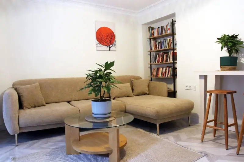 baesment 2BR apt with 2toilet and 2bath 8min to metro #1