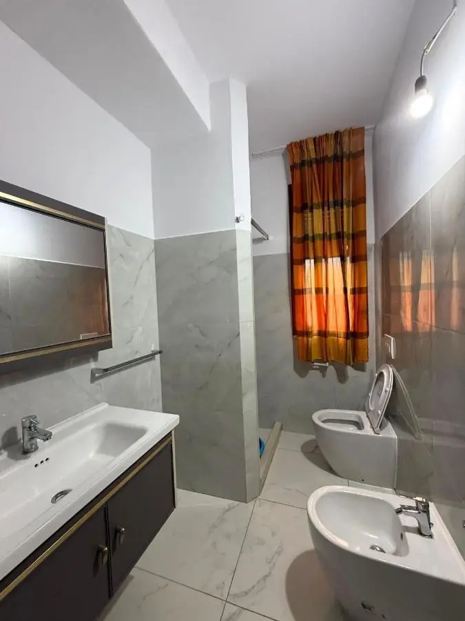 Villa Joli - Spacious Houses with Yard & Parking in Central Vlore