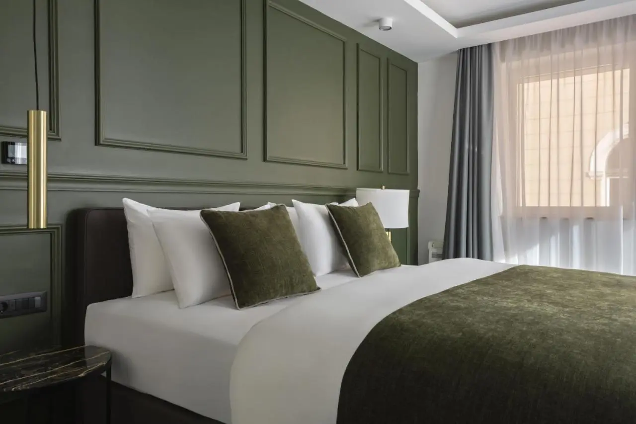 Apeiro City Avant-garde Hotel