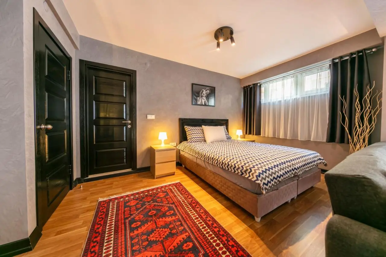Hexa Suites Hotel