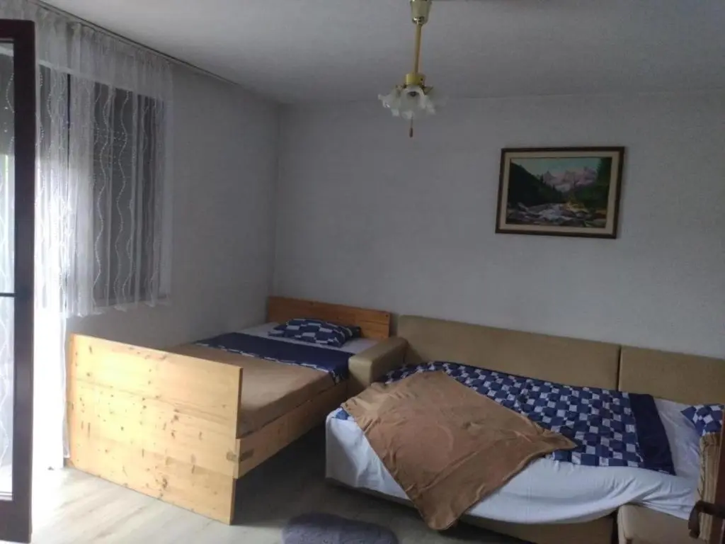 Hiža Guesthouse