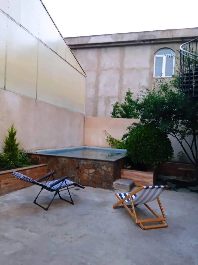 Isolated second floor for rent with separate kitchen and bathroom