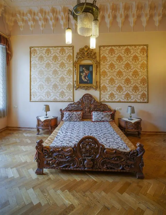 Leon Rooms